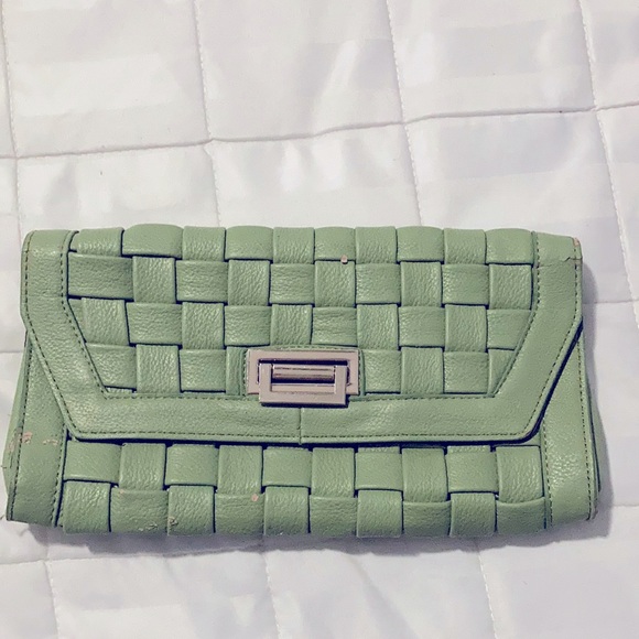 VGUC green clutch - Picture 1 of 5